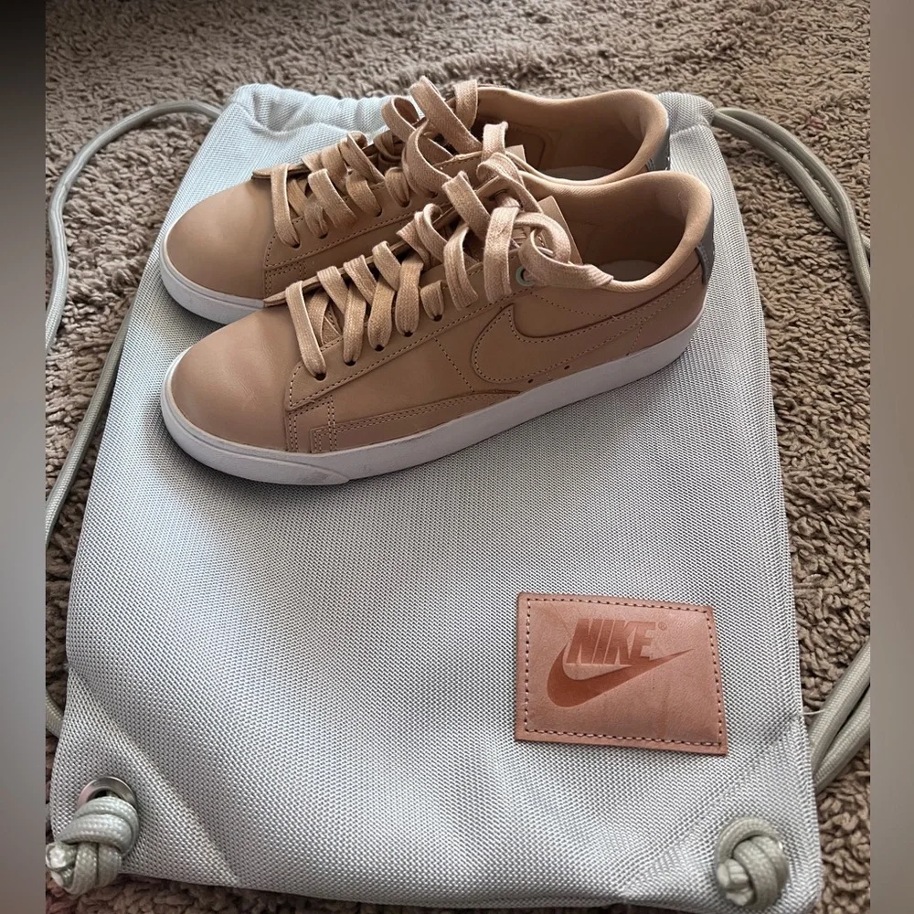 NWOT Nike Air Force with shoe bag - Picture 3 of 8
